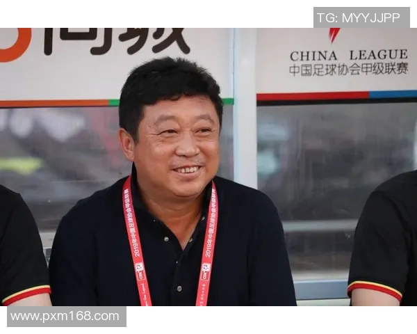 泪别绿茵传奇谢幕全场掌声送别永不褪色的足球英雄